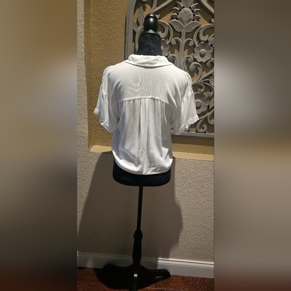 Hollister Crop White Button Up Two Pocket Camp Small With Tie Front Shirt - Picture 2 of 9